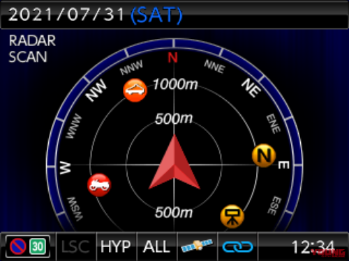 デイトナ MOTO GPS LASER 待受画面 レーダースキャン｜「もうコレ1台あればOKでしょ」あらゆる車種に取り付け可能。最新データに無料アップデート可能！多彩な待受画面も魅力のMOTO GPS LASERを紹介