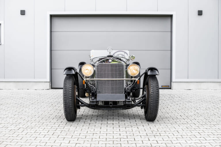 1929年 ジンデルフィンゲン ダイムラー製造 ベンツ メルセデス・ベンツSSK フロントマスク ライト点灯|「実車はこんな感じなんだ…」ルパン三世が飛び乗ろうとしてズッコケるクラシックカー、98年前のメルセデスベンツSSKを紹介。