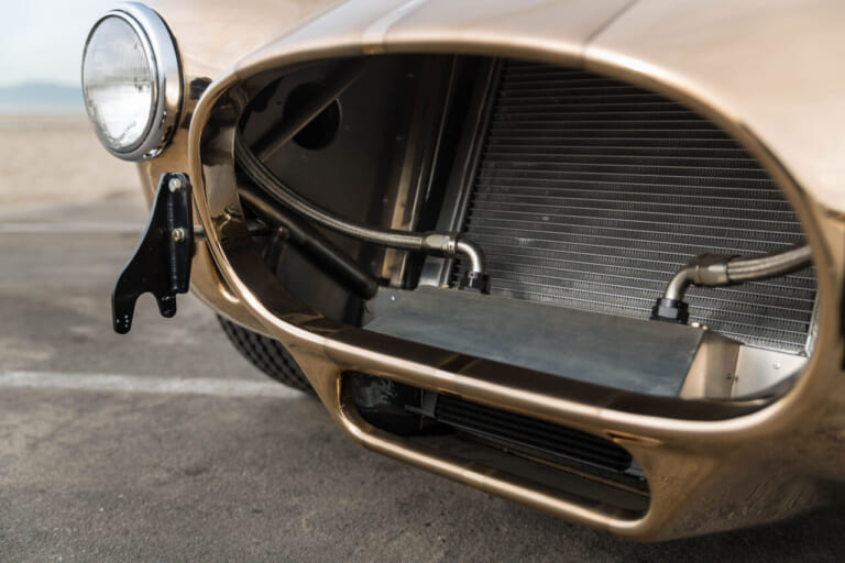 shelby コンティニュエーションコブラ 427S/C ブロンズボディ フロント エアスクープ｜「これは美しい…」ピカピカの車体は特注。実は新車で買える伝説の名車。ニセモノ問題に業を煮やし「本社が本物作ったる！」と奮起