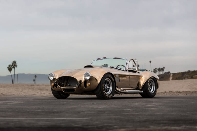 shelby コンティニュエーションコブラ 427S/C ブロンズボディ|「これは美しい…」ピカピカの車体は特注。実は新車で買える伝説の名車。ニセモノ問題に業を煮やし「本社が本物作ったる!」と奮起