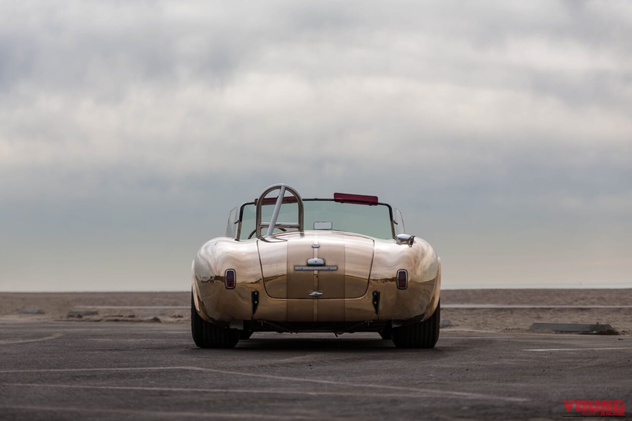 shelby コンティニュエーションコブラ 427S/C ブロンズボディ リア｜「これは美しい…」ピカピカの車体は特注。実は新車で買える伝説の名車。ニセモノ問題に業を煮やし「本社が本物作ったる！」と奮起