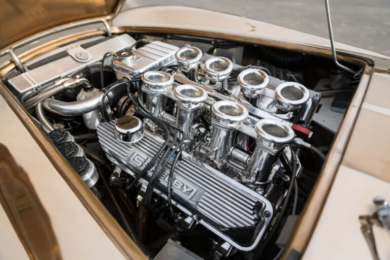 shelby コンティニュエーションコブラ 427S/C ブロンズボディ 511ci(8.37リッター)のアルミブロックV8|「これは美しい…」ピカピカの車体は特注。実は新車で買える伝説の名車。ニセモノ問題に業を煮やし「本社が本物作ったる!」と奮起