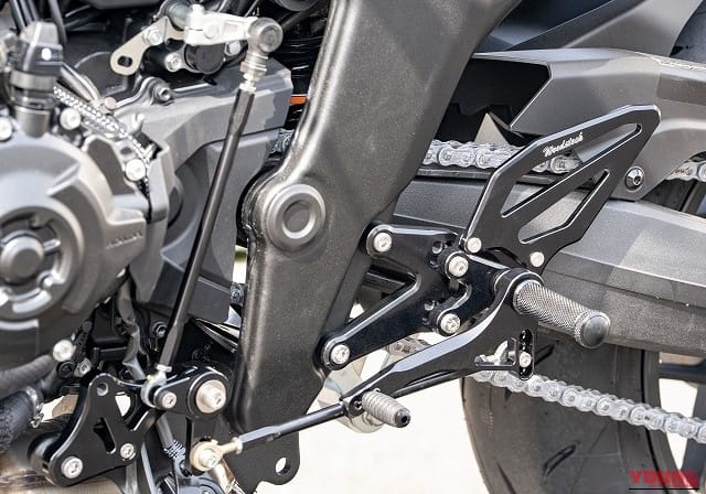 ウッドストック CB1000F（26）バックステップキット オートシフター無し用｜現代に蘇った「F」を思いのままに操る。ウッドストックがCB1000F/SEに捧ぐ、機能美に満ちたバックステップキット登場【HONDAカスタム】