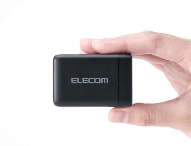 宿泊ツーリングの電源確保はこれ一つ。手のひらサイズの65W対応3ポート充電器で荷物をスマートにする