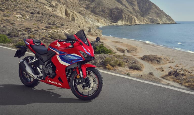 HONDA CBR400R E-Clutch｜操る楽しさはそのままに、渋滞の疲労もエンストの恐怖もゼロへ! 待望の400クラスへEクラッチが拡大。ホンダ「CBR400R / NX400E-Clutch」登場【HONDA2026新型】