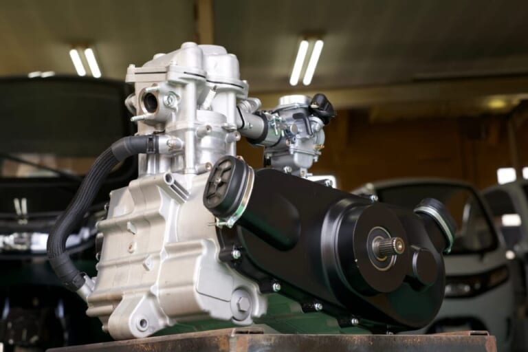 APTrikes GOAT180｜クルマの安心感とバイクの開放感を両立。最大3人乗り可能な、大人の遊び道具的トライク「GOAT180」徹底解剖【シフト操作不要・CVT搭載】