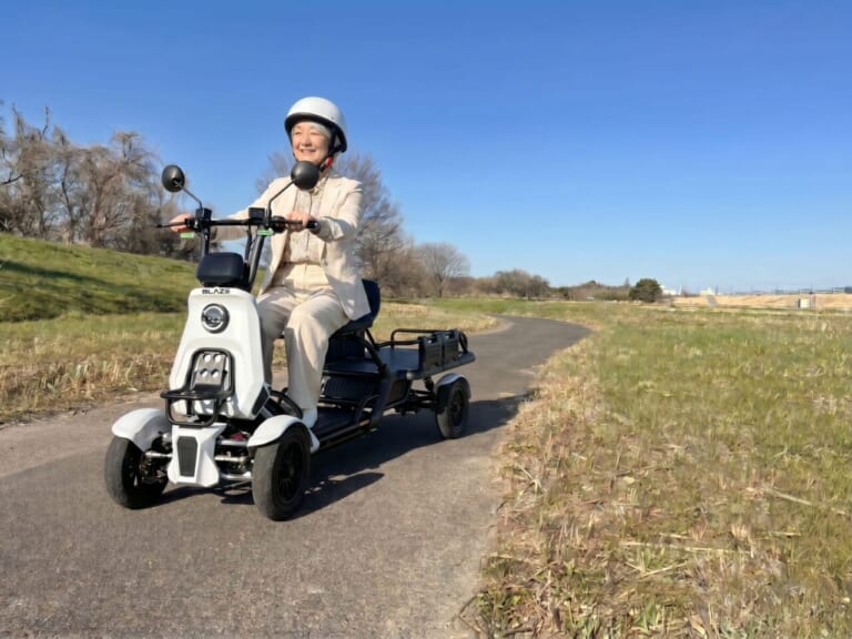 BLAZE E CARGO｜荷物も積めて安定感抜群。“小さな軽トラ”ブレイズ イーカーゴの航続距離を100kmに向上させる追加バッテリーが登場