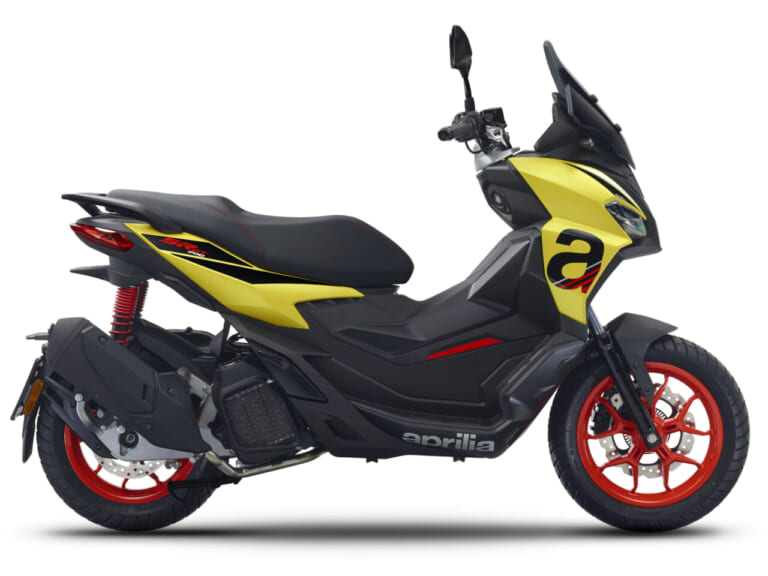 Aprilia SR GT 200 Sport|【SUV感覚スクーター】軽二輪クラスの余裕と足長サスを備えた圧倒的な機動力。新色ゴールドを纏った「SR GT 200 Sport」2026年モデルが登場