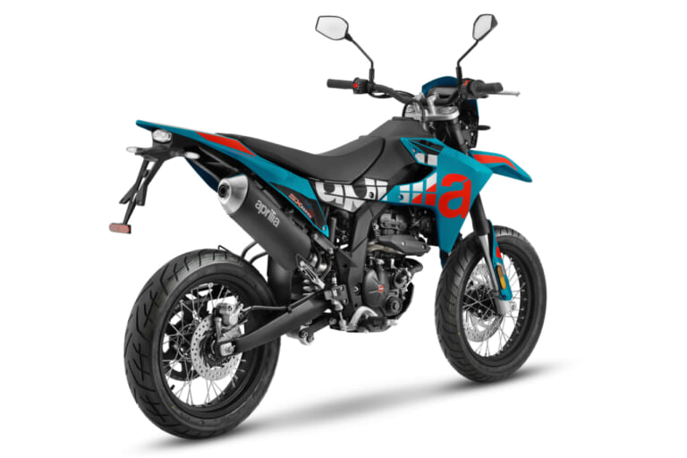 Aprilia SX 125|維持費の安さと走りの興奮を両立。15馬力を誇るフルサイズ原付2種モタード・アプリリア「SX 125」2026年モデルが発売