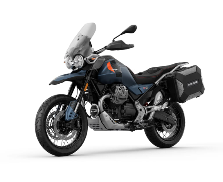 Motoguzzi V85TT|【モトグッツィ新型】伝統の縦置きVツインに可変バルブ搭載。アドベンチャー疲れの大人へ。最新V85TTの「ちょうどいい」サイズ感と極上新色が休日の旅を変える