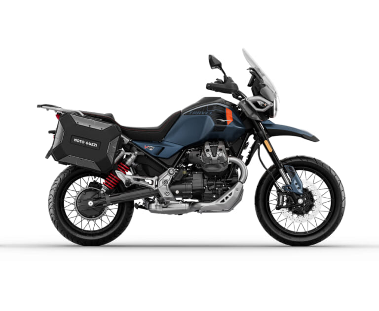 Motoguzzi V85TT｜【モトグッツィ新型】伝統の縦置きVツインに可変バルブ搭載。アドベンチャー疲れの大人へ。最新V85TTの「ちょうどいい」サイズ感と極上新色が休日の旅を変える