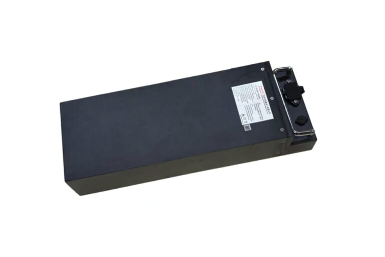 BLAZE E CARGO｜荷物も積めて安定感抜群。“小さな軽トラ”ブレイズ イーカーゴの航続距離を100kmに向上させる追加バッテリーが登場