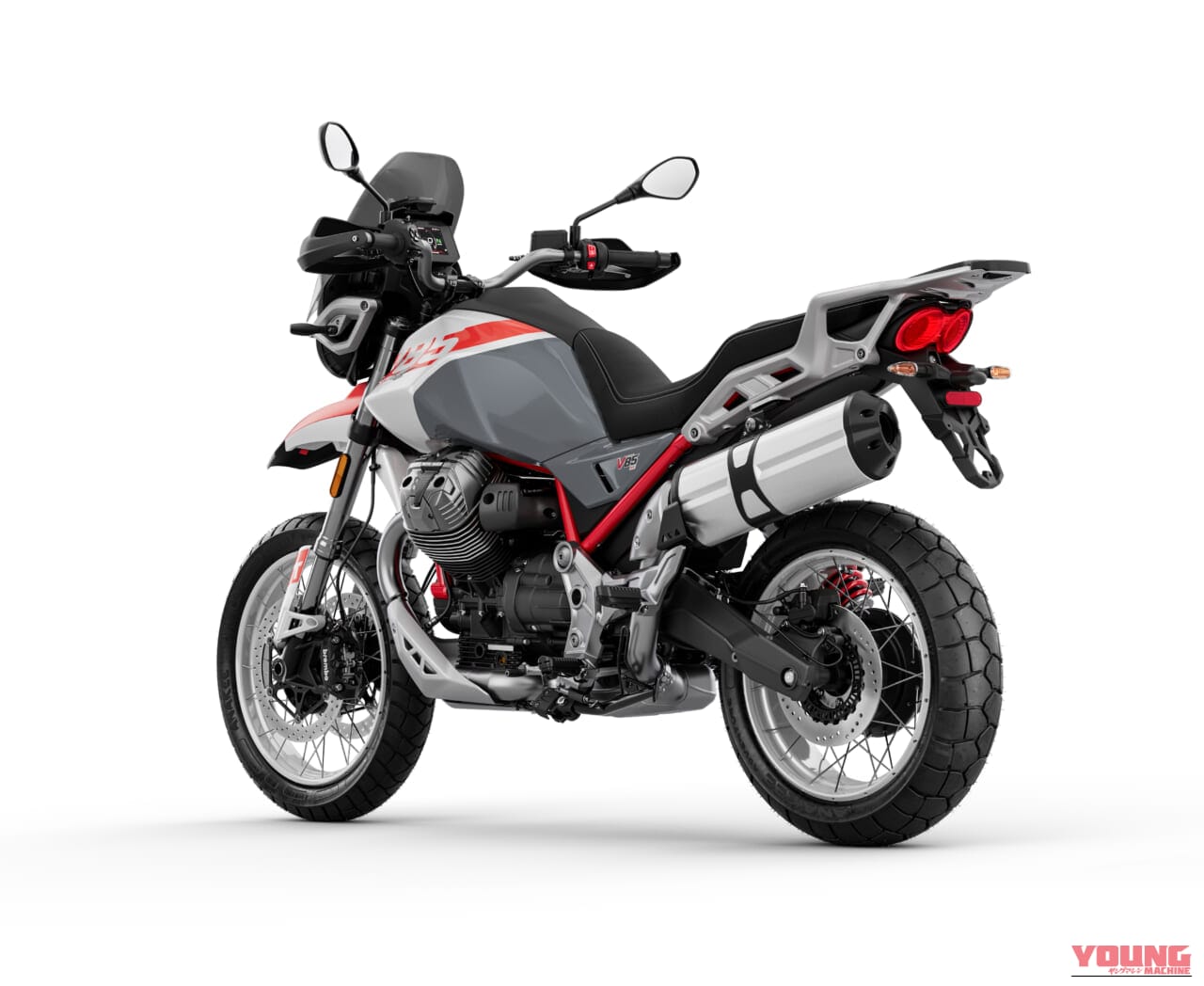 ｜【モトグッツィ新型】伝統の縦置きVツインに可変バルブ搭載。アドベンチャー疲れの大人へ。最新V85TTの「ちょうどいい」サイズ感と極上新色が休日の旅を変える