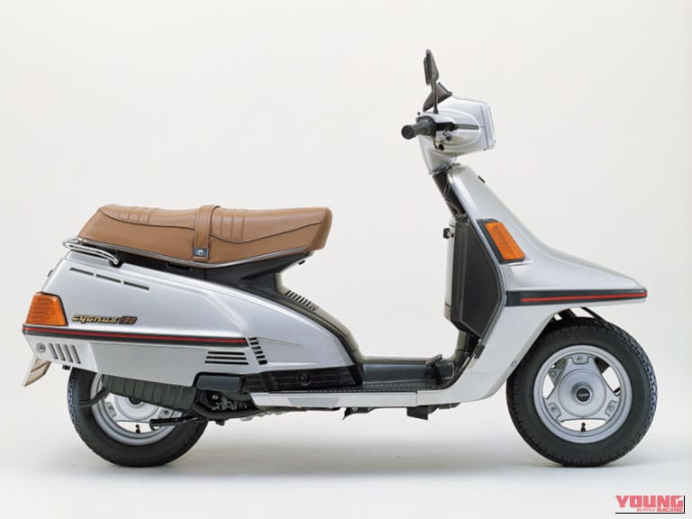 1982 YAMAHA CYGNUS XC180｜リトラに3輪、ブランドコラボまで！俺たちを驚かせた80年代・昭和の個性派絶版スクーター名車まとめ「可能性を探れ！」