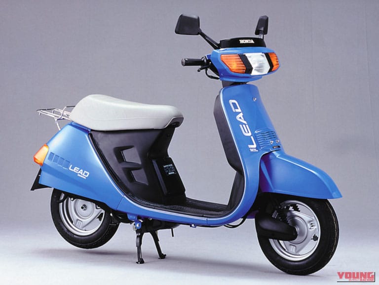 1982 HONDA LEAD50｜「ラッタッタ」にマイケル、さんまも！昭和の原付スクーター黄金期が熱すぎた。今思えば「HY戦争」って50ccを大きく進化させたよね