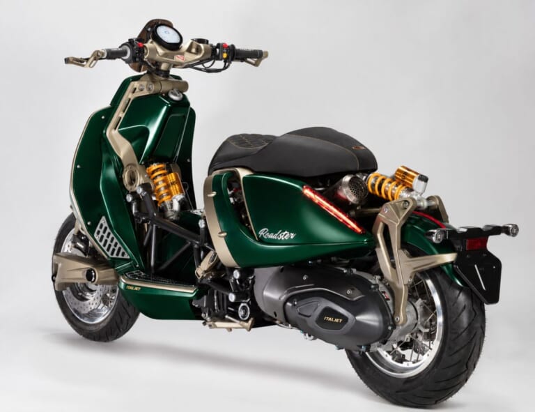 ITALJET Roadster 400 Founders Edition|「美しすぎる…」わずか46分で完売。日本からも注文が殺到した、通勤の憂鬱を吹き飛ばす一生モノ・イタリアンスクーターの圧倒的存在感【Roadster 400Founders Edition】