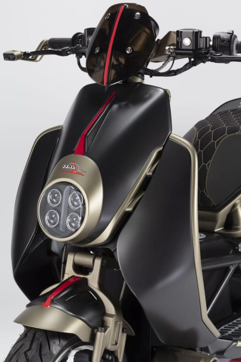 ITALJET Roadster 400 Founders Edition|「美しすぎる…」わずか46分で完売。日本からも注文が殺到した、通勤の憂鬱を吹き飛ばす一生モノ・イタリアンスクーターの圧倒的存在感【Roadster 400Founders Edition】
