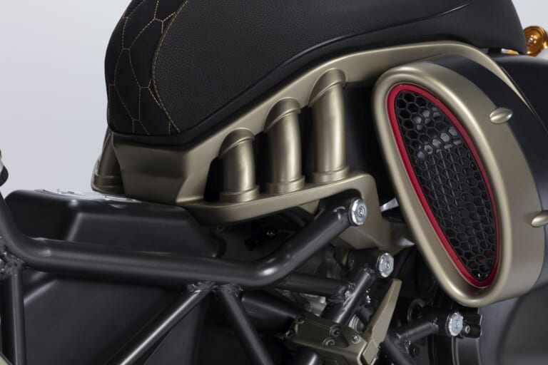 ITALJET Roadster 400 Founders Edition|「美しすぎる…」わずか46分で完売。日本からも注文が殺到した、通勤の憂鬱を吹き飛ばす一生モノ・イタリアンスクーターの圧倒的存在感【Roadster 400Founders Edition】
