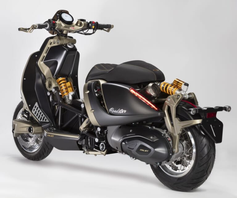 ITALJET Roadster 400 Founders Edition|「美しすぎる…」わずか46分で完売。日本からも注文が殺到した、通勤の憂鬱を吹き飛ばす一生モノ・イタリアンスクーターの圧倒的存在感【Roadster 400Founders Edition】