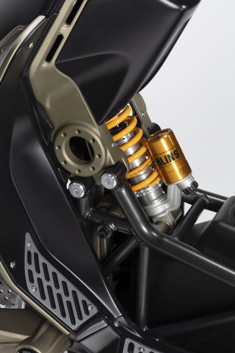 ITALJET Roadster 400 Founders Edition｜「美しすぎる…」わずか46分で完売。日本からも注文が殺到した、通勤の憂鬱を吹き飛ばす一生モノ・イタリアンスクーターの圧倒的存在感【Roadster 400Founders Edition】