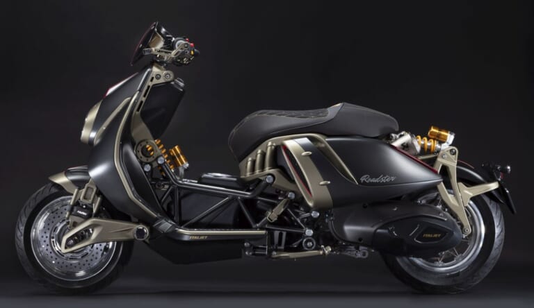 ITALJET Roadster 400 Founders Edition｜「美しすぎる…」わずか46分で完売。日本からも注文が殺到した、通勤の憂鬱を吹き飛ばす一生モノ・イタリアンスクーターの圧倒的存在感【Roadster 400Founders Edition】