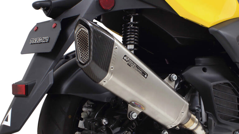ドライカーボンとハニカムメッシュが目を引く。NMAX＆シグナス向けSP武川製フルエキゾーストマフラーが登場【YAMAHAカスタム】