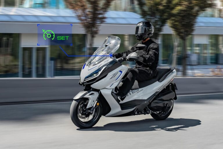 ZONTES 368E|ドラレコもヒーターも全部入り! 400ccクラスの余裕とクルコンで旅の疲労が激減する高コスパスクーターが中国から上陸【ZONTES 368E】