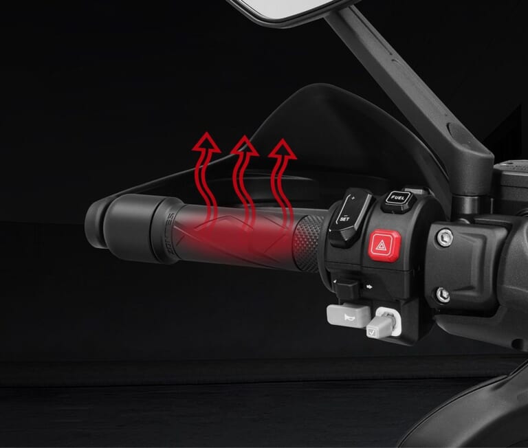 ZONTES 368E|ドラレコもヒーターも全部入り! 400ccクラスの余裕とクルコンで旅の疲労が激減する高コスパスクーターが中国から上陸【ZONTES 368E】