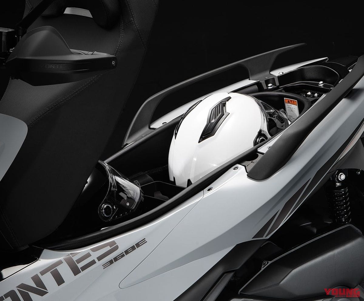 ZONTES 368E｜ドラレコもヒーターも全部入り! 400ccクラスの余裕とクルコンで旅の疲労が激減する高コスパスクーターが中国から上陸【ZONTES 368E】