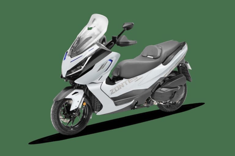 ZONTES 368E｜ドラレコもヒーターも全部入り! 400ccクラスの余裕とクルコンで旅の疲労が激減する高コスパスクーターが中国から上陸【ZONTES 368E】