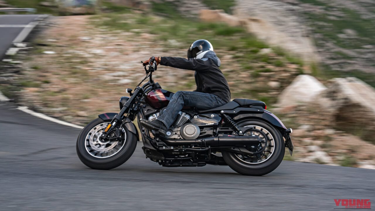 |「これ、本当に250cc…?」かつての国産ニーハンの“狂気”を思い起こさせる2台の黒船【ガレージで酒が呑める75万円のVツイン】