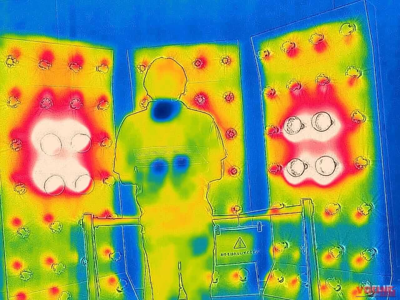|「酷暑下の熱風に勝てる?」ワークマンが放つ『最大-30℃冷却』ペルチェベストを45℃の酷暑空間で着てみた結果