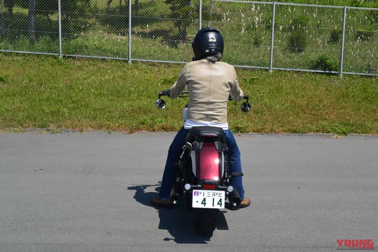 ｜「これ、本当に250cc…？」かつての国産ニーハンの“狂気”を思い起こさせる2台の黒船【ガレージで酒が呑める75万円のVツイン】