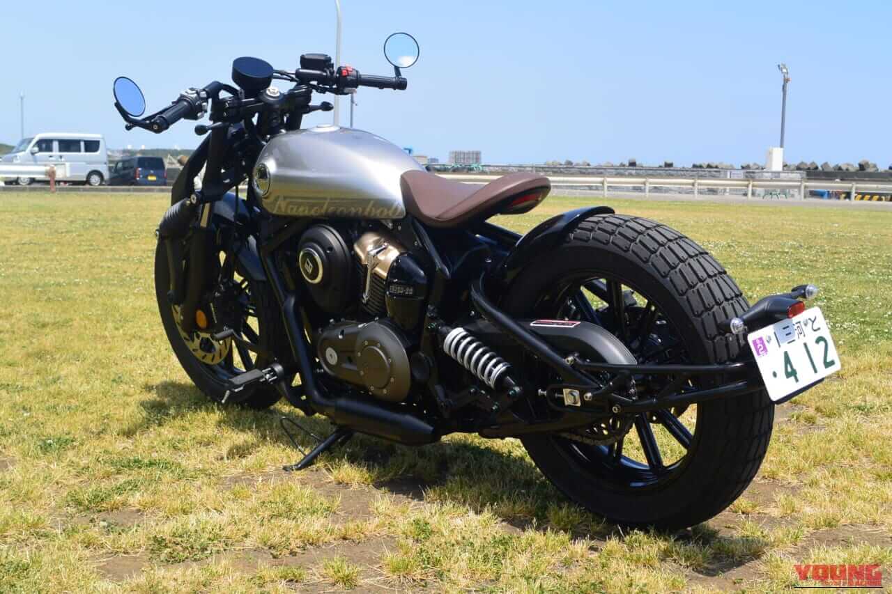 ｜「これ、本当に250cc…？」かつての国産ニーハンの“狂気”を思い起こさせる2台の黒船【ガレージで酒が呑める75万円のVツイン】
