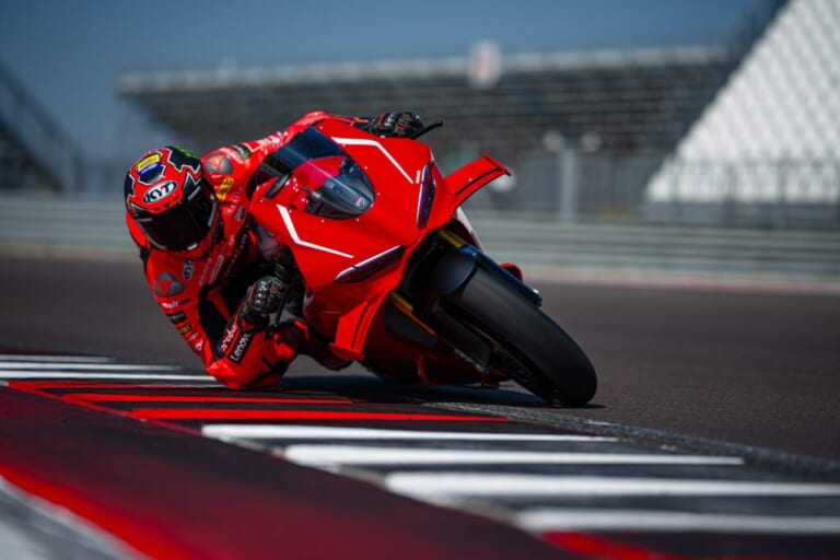 Panigale V4 R|パワーウェイトレシオは0.794kg/PS!まさに公道を走るMotoGPマシン! 驚異の235馬力&16,500rpm、新型「パニガーレV4 R」が国内上陸!!