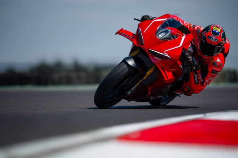 Panigale V4 R|パワーウェイトレシオは0.794kg/PS!まさに公道を走るMotoGPマシン! 驚異の235馬力&16,500rpm、新型「パニガーレV4 R」が国内上陸!!