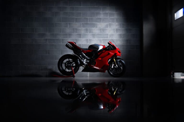 Panigale V4 R｜パワーウェイトレシオは0.794kg/PS！まさに公道を走るMotoGPマシン！ 驚異の235馬力＆16,500rpm、新型「パニガーレV4 R」が国内上陸!!