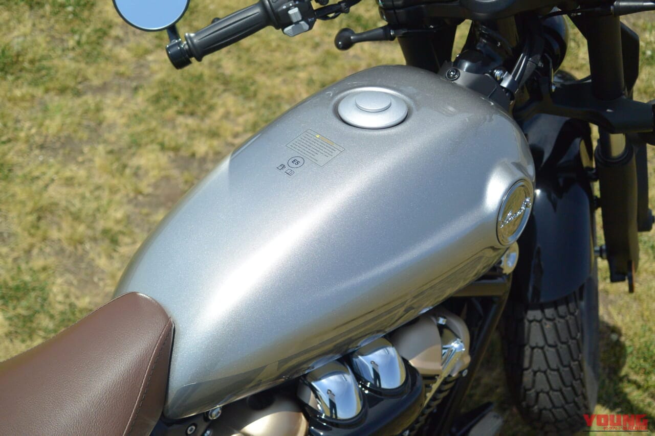｜「これ、本当に250cc…？」かつての国産ニーハンの“狂気”を思い起こさせる2台の黒船【ガレージで酒が呑める75万円のVツイン】
