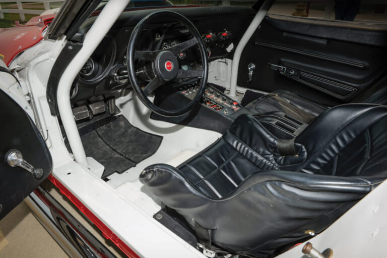 1968年製 REDコルベット NARTカラー 車内 運転席｜国立博物館収蔵の車両がオークションに出品。とんでもない値がついた…！ しかしこれほどの物語のあるクルマが一体ナゼ…「腑に落ちない」