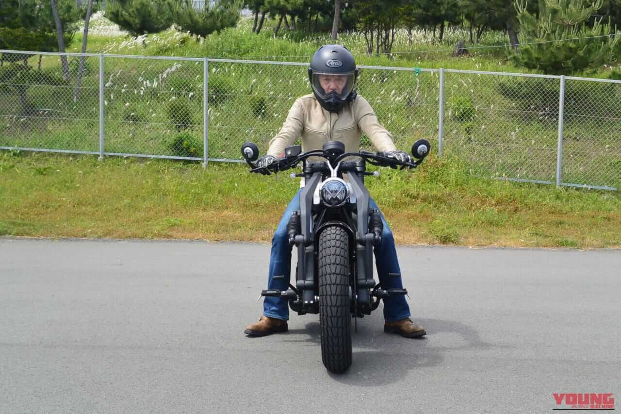 |「これ、本当に250cc…?」かつての国産ニーハンの“狂気”を思い起こさせる2台の黒船【ガレージで酒が呑める75万円のVツイン】