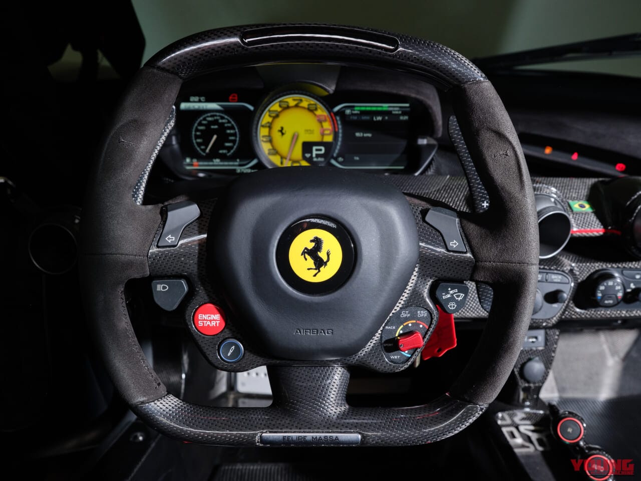 フェラーリ ferrari ラ・フェラーリ フェリペ・マッサ仕様 ステアリング|「超お気に入りマシンだったのに…」有名F1ドライバーが泣く泣く手放したとんでもないハイブリッド車。4000km走行でも10億円近い指し値が付いた幻の名車を紹介