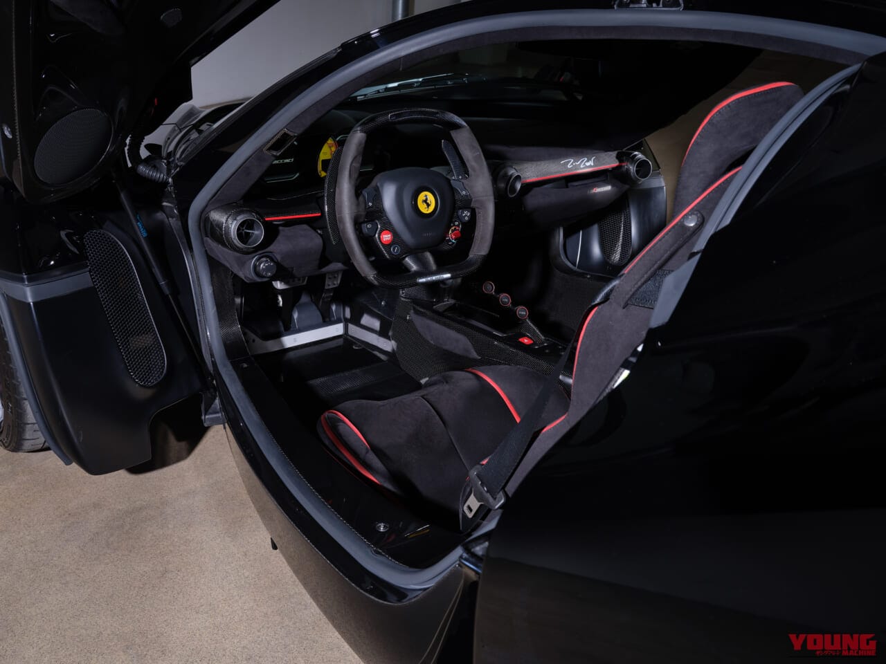 フェラーリ ferrari ラ・フェラーリ フェリペ・マッサ仕様 車内|「超お気に入りマシンだったのに…」有名F1ドライバーが泣く泣く手放したとんでもないハイブリッド車。4000km走行でも10億円近い指し値が付いた幻の名車を紹介