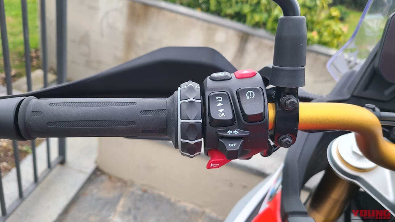 BMW F450GS｜扱いやすさと本格装備の両立。BMW F450GSの実力をシチリア島の泥んこセクションで徹底検証!【新型試乗インプレ】