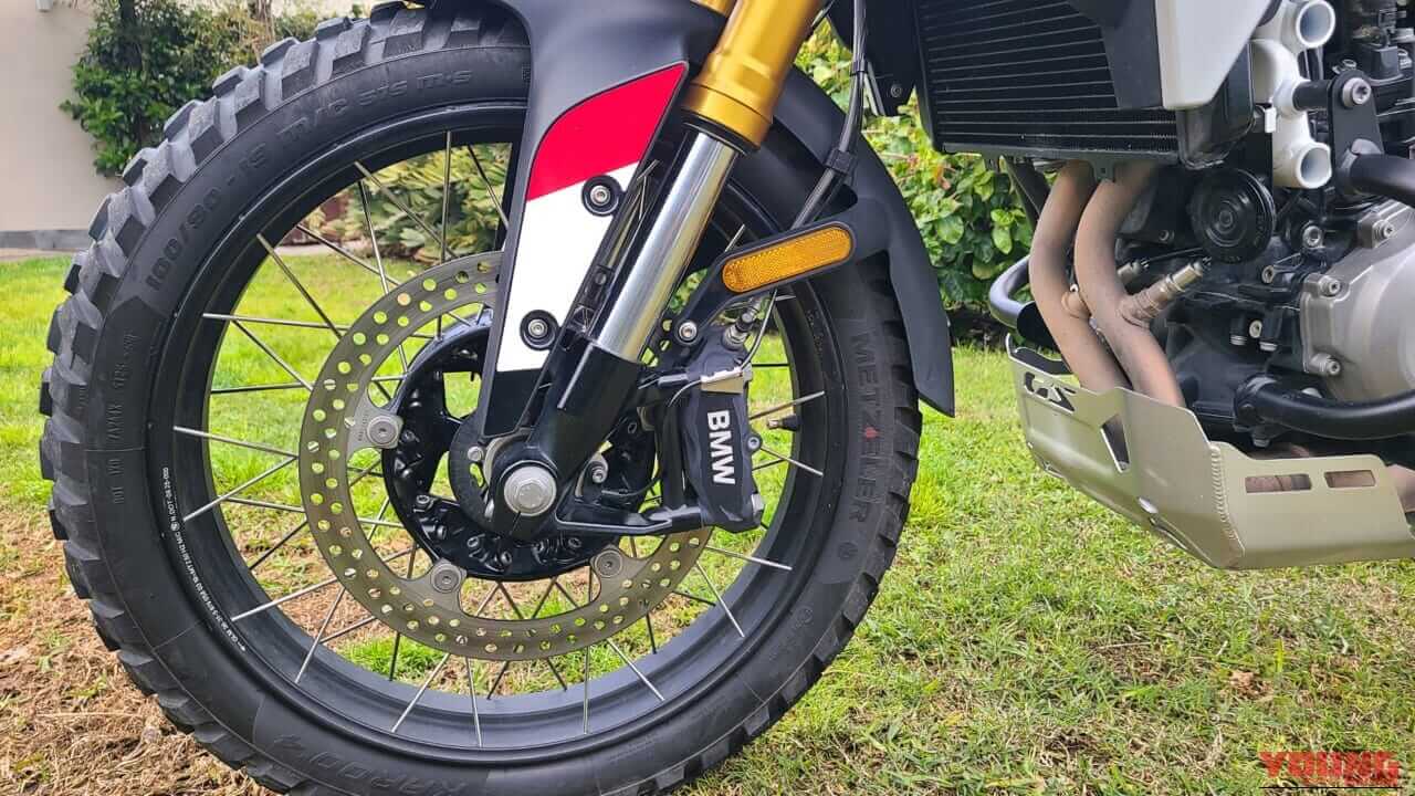 BMW F450GS|扱いやすさと本格装備の両立。BMW F450GSの実力をシチリア島の泥んこセクションで徹底検証!【新型試乗インプレ】