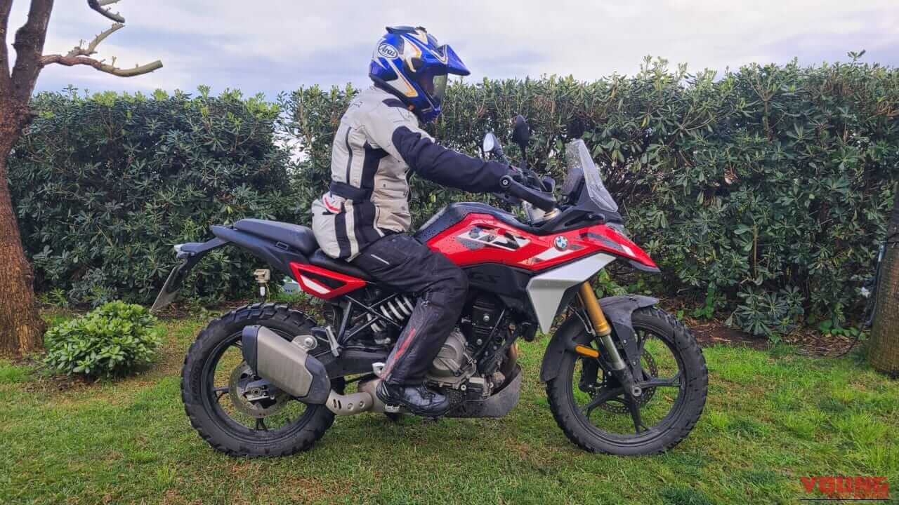 BMW F450GS|扱いやすさと本格装備の両立。BMW F450GSの実力をシチリア島の泥んこセクションで徹底検証!【新型試乗インプレ】
