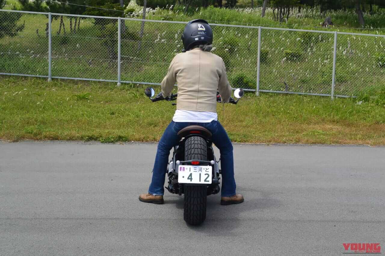 ｜「これ、本当に250cc…？」かつての国産ニーハンの“狂気”を思い起こさせる2台の黒船【ガレージで酒が呑める75万円のVツイン】