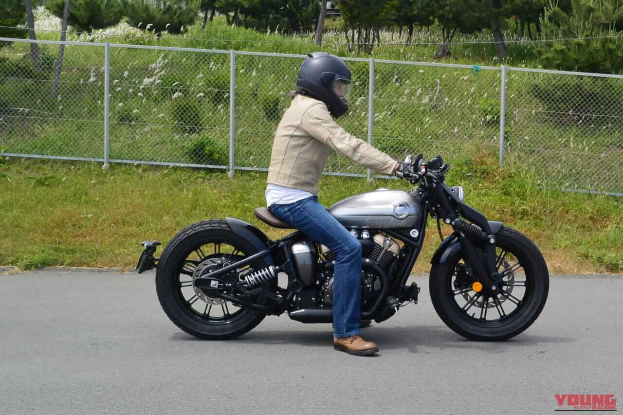 ｜「これ、本当に250cc…？」かつての国産ニーハンの“狂気”を思い起こさせる2台の黒船【ガレージで酒が呑める75万円のVツイン】