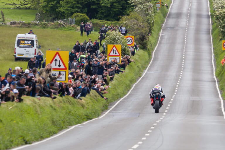 IOMTT 2026 SuperbikeTT|【マン島TT 2026】ディーン・ハリソンがスーパーバイクTTを初制覇! ホンダCBRを駆り、ヒックマンやダンロップを寄せ付けぬ独走劇