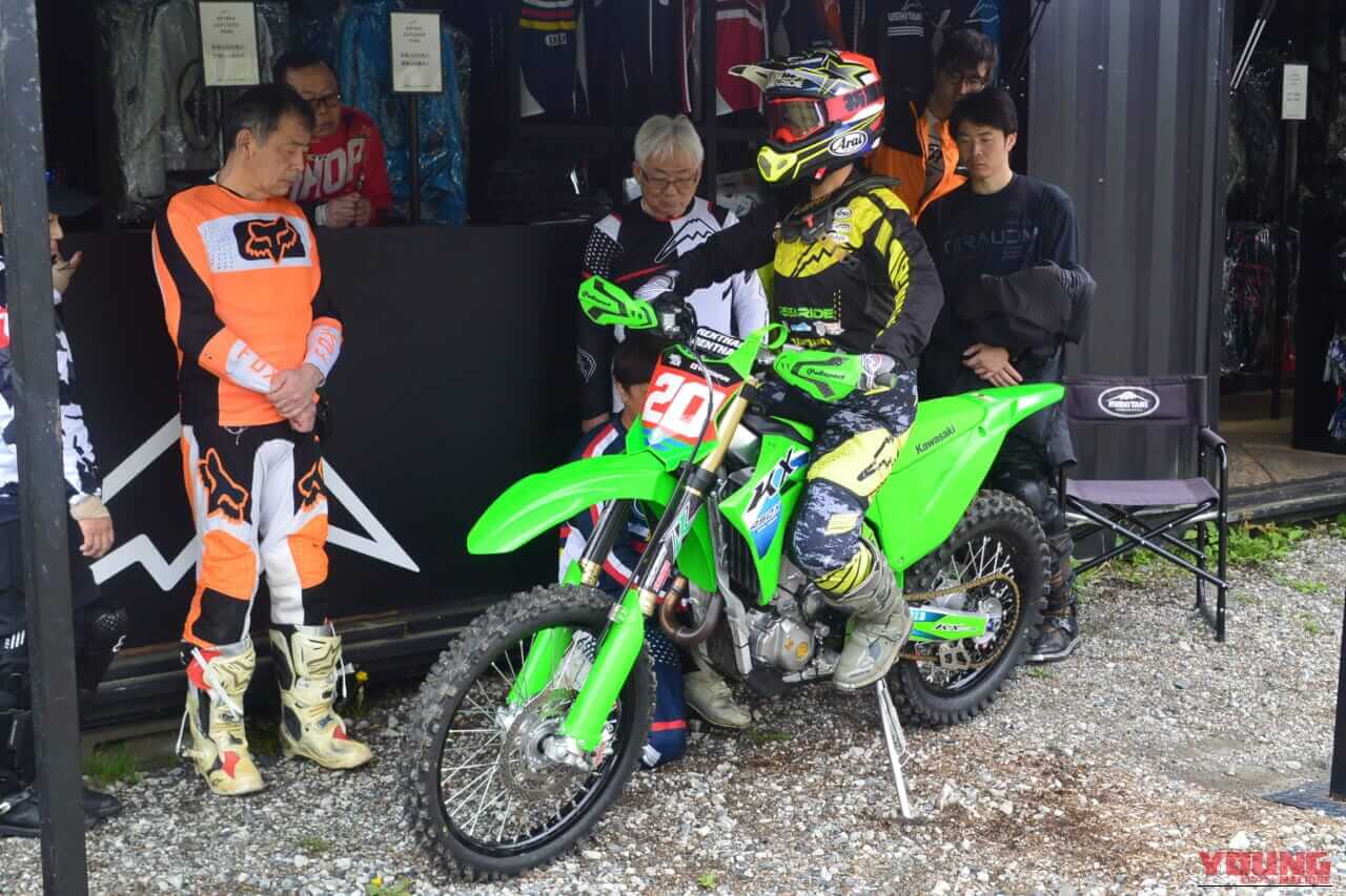 ｜【なぜ舗装路のベテランが泥でコケる？】元全日本ライダーに習ったら、バイクの「正しい操り方」が目からウロコだった