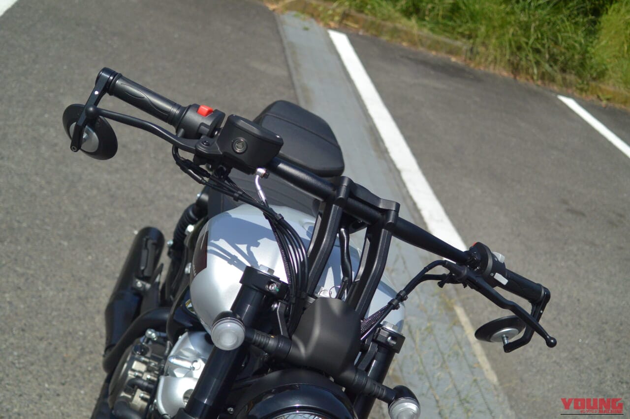 ｜「これ、本当に250cc…？」かつての国産ニーハンの“狂気”を思い起こさせる2台の黒船【ガレージで酒が呑める75万円のVツイン】